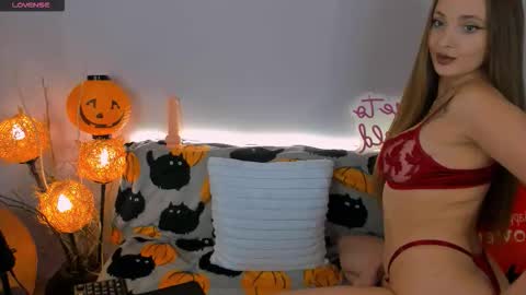 Snapshot of madis0n_crystal chatting on 10/25/25, 10:15 Madison online show from 10/25/25, 10:15