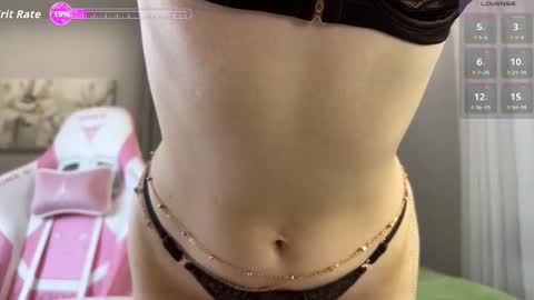 Snapshot of madison_davies_ chatting on 10/31/25, 06:14 Maddie online show from 10/31/25, 06:14