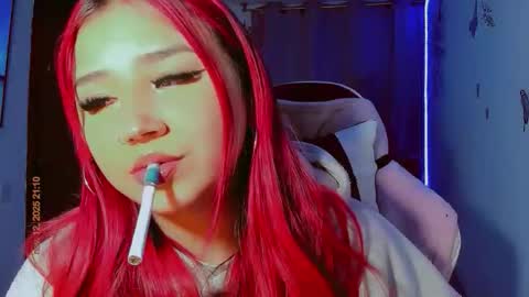 Snapshot of madison_x17 chatting on 11/13/25, 02:10 madso x17 online show from 11/13/25, 02:10