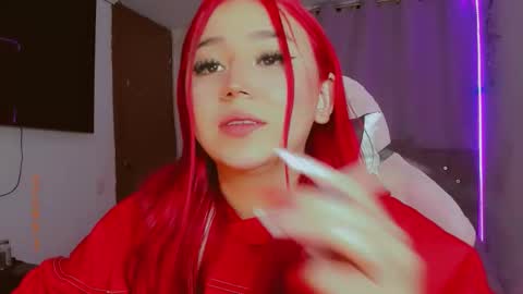 Snapshot of madison_x17 chatting on 11/29/25, 12:02 madso x17 online show from 11/29/25, 12:02