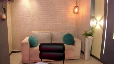 Maddi Collins online show from 10/31/25, 07:48