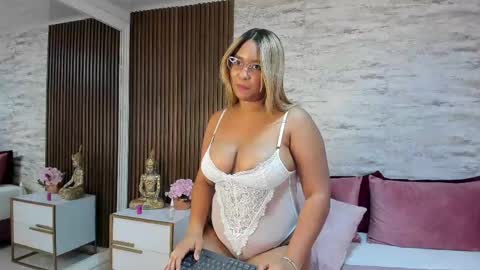 madisonhunterr_ online show from 01/23/25, 02:02