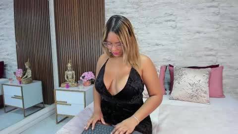 madisonhunterr_ online show from 02/04/25, 07:22