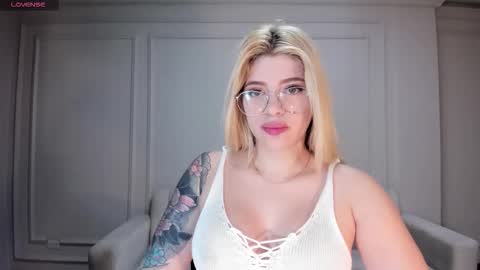 Snapshot of madisonkane chatting on 01/17/26, 11:15 Madison Kane online show from 01/17/26, 11:15