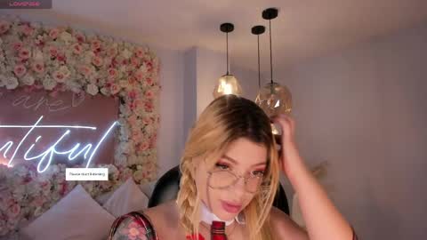 Snapshot of madisonkane chatting on 05/04/26, 11:17 Madison Kane online show from 05/04/26, 11:17