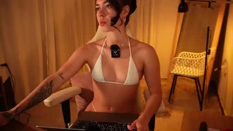 Snapshot of madisonlara chatting on 02/18/26, 06:15 madisonlara online show from 02/18/26, 06:15