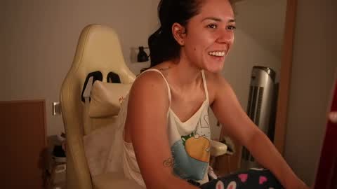 Snapshot of madisonlara chatting on 04/20/26, 01:30 madisonlara online show from 04/20/26, 01:30