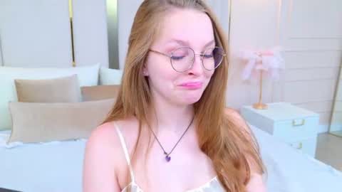 Snapshot of madisonsmitt chatting on 06/17/26, 05:21 Maddy online show from 06/17/26, 05:21