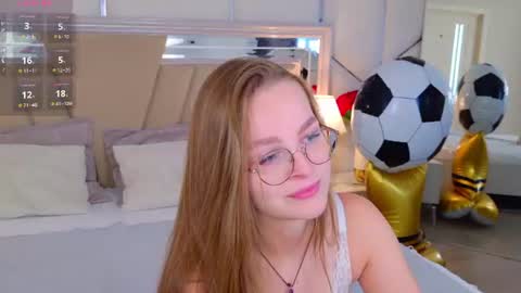 Snapshot of madisonsmitt chatting on 07/09/26, 05:22 Maddy online show from 07/09/26, 05:22