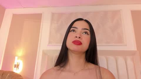 Snapshot of madisson_fox1 chatting on 02/25/26, 12:37 online show from 02/25/26, 12:37