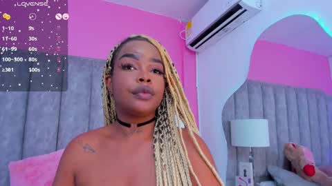 Snapshot of madissonlopez chatting on 01/01/25, 10:54 Madisson Lopez online show from 01/01/25, 10:54