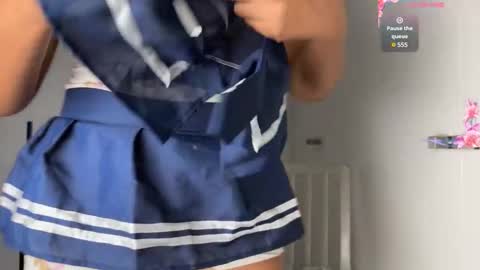 Snapshot of madsnextdoor chatting on 10/17/25, 08:11 Maddie online show from 10/17/25, 08:11