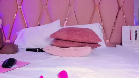 Snapshot of mady_james chatting on 12/05/25, 02:25 Mady James online show from 12/05/25, 02:25