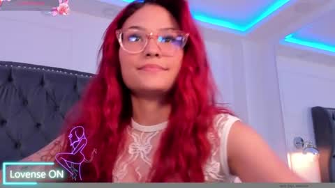 Mae Lyra online show from 08/01/26, 08:19