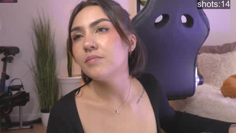 Maeve  schedule 11 am- 530 pm colombia time  online show from 12/24/24, 07:55