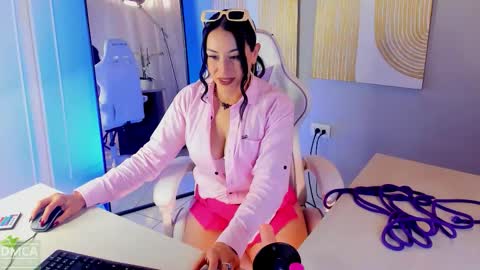 Snapshot of mafe_cream chatting on 11/18/25, 09:08 Maria Fernanda online show from 11/18/25, 09:08