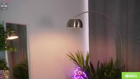 Snapshot of maffinpurrr chatting on 09/30/25, 07:13 Eva online show from 09/30/25, 07:13