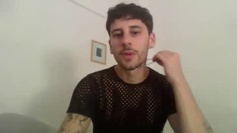 Snapshot of maggicboy29 chatting on 12/18/25, 03:23 maggicboy29 online show from 12/18/25, 03:23