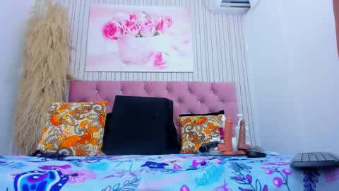 Snapshot of maggy_big_tits chatting on 10/30/25, 12:01 maggy_big_tits online show from 10/30/25, 12:01