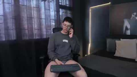 Snapshot of magic_boy01 chatting on 09/24/25, 08:34 Damian Rivers online show from 09/24/25, 08:34