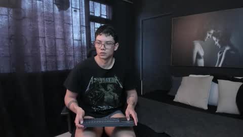 Snapshot of magic_boy01 chatting on 10/08/25, 08:28 Damian Rivers online show from 10/08/25, 08:28