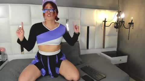 CLOEH  online show from 10/18/25, 07:03