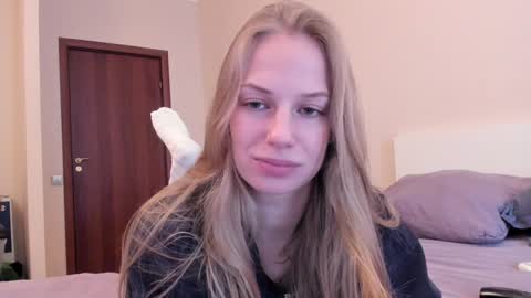 Snapshot of magic_couple13 chatting on 11/10/25, 10:25 Alice online show from 11/10/25, 10:25