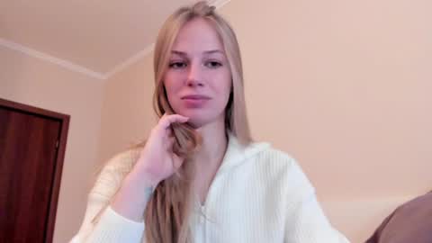 Snapshot of magic_couple13 chatting on 11/17/25, 10:21 Alice online show from 11/17/25, 10:21