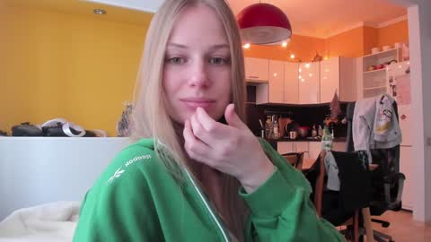 Snapshot of magic_couple13 chatting on 01/19/26, 09:35 Alice online show from 01/19/26, 09:35