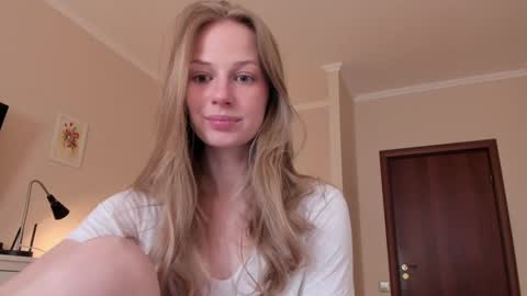 Snapshot of magic_couple13 chatting on 03/19/26, 11:03 Alice online show from 03/19/26, 11:03