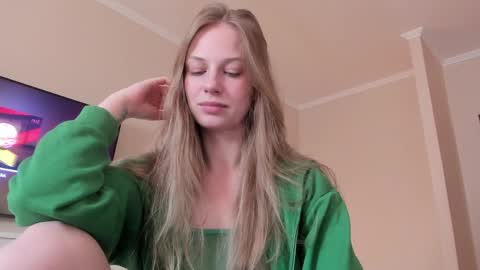 Snapshot of magic_couple13 chatting on 04/08/26, 09:53 Alice online show from 04/08/26, 09:53