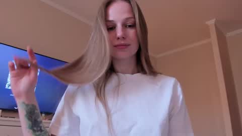 Snapshot of magic_couple13 chatting on 04/16/26, 11:11 Alice online show from 04/16/26, 11:11