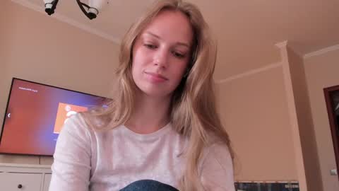 Snapshot of magic_couple13 chatting on 04/18/26, 07:56 Alice online show from 04/18/26, 07:56