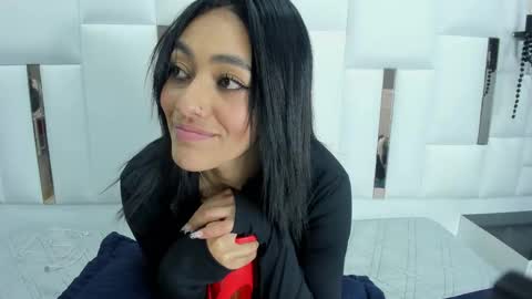 Isa  online show from 09/24/25, 08:01