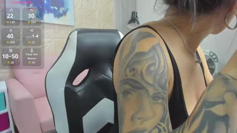 Snapshot of magic_isa chatting on 11/18/25, 08:24 Isa online show from 11/18/25, 08:24