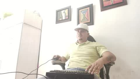 Snapshot of magic_milk23 chatting on 09/16/25, 07:04 magic_milk23 online show from 09/16/25, 07:04