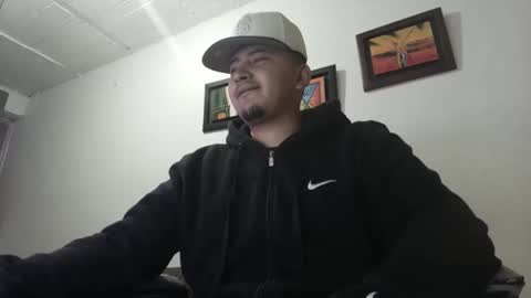 Snapshot of magic_milk23 chatting on 09/19/25, 04:58 magic_milk23 online show from 09/19/25, 04:58
