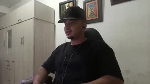 Snapshot of magic_milk23 chatting on 09/21/25, 04:14 magic_milk23 online show from 09/21/25, 04:14