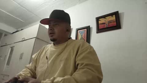 magic_milk23 online show from 09/28/25, 04:07