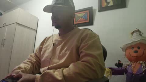 magic_milk23 online show from 10/12/25, 05:28