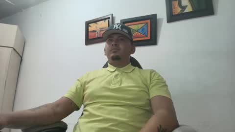 magic_milk23 online show from 10/28/25, 05:11