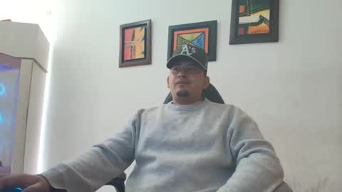 magic_milk23 online show from 12/14/25, 02:11