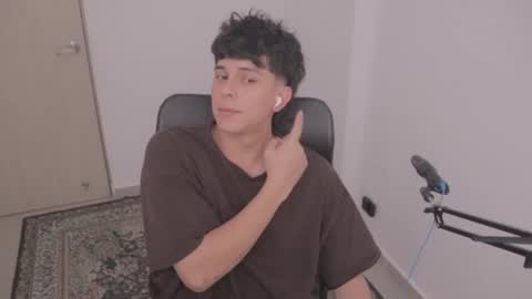 Snapshot of magic_tony chatting on 10/01/25, 08:04 Tony Hoffa online show from 10/01/25, 08:04