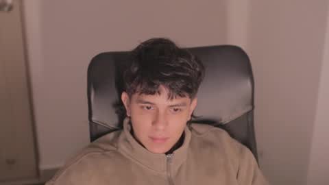 Snapshot of magic_tony chatting on 10/10/25, 03:05 Tony Hoffa online show from 10/10/25, 03:05