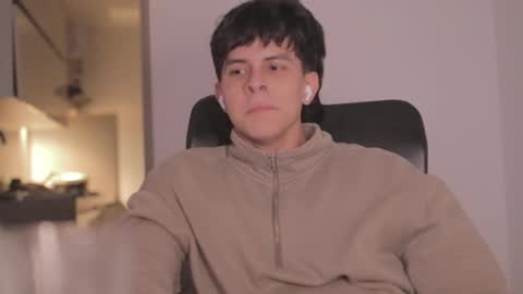 Snapshot of magic_tony chatting on 10/17/25, 12:36 Tony Hoffa online show from 10/17/25, 12:36