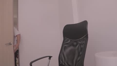 Snapshot of magic_tony chatting on 10/19/25, 06:08 Tony Hoffa online show from 10/19/25, 06:08