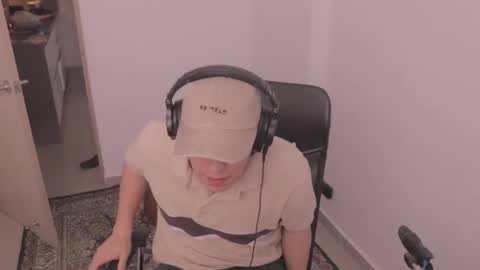 Snapshot of magic_tony chatting on 10/31/25, 08:43 Tony Hoffa online show from 10/31/25, 08:43