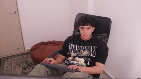 Snapshot of magic_tony chatting on 11/15/25, 04:36 Tony Hoffa online show from 11/15/25, 04:36