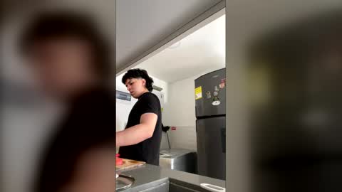 Snapshot of magic_tony chatting on 12/04/25, 05:54 Tony Hoffa online show from 12/04/25, 05:54