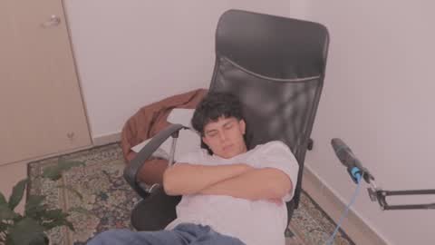 Snapshot of magic_tony chatting on 12/13/25, 07:53 Tony Hoffa online show from 12/13/25, 07:53